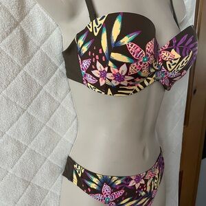 New Beautiful 3 pc Tropical Leaf Print Bikini Set Med 2 pair bottoms, one top